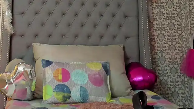 evafoxs online show from December 15, 3:24 am