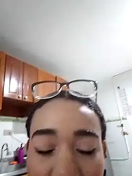 evafoxs online show from December 21, 1:15 am