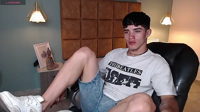 AlejooTwink online show from February 4, 1:13 am