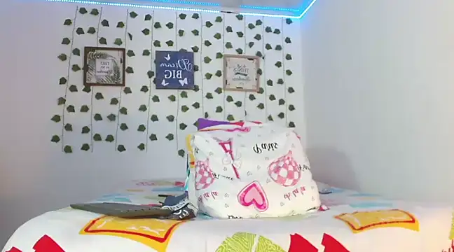 Noah tyler  online show from January 14, 11:05 pm