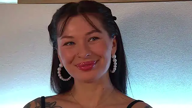 AlexandraBloom online show from February 21, 3:45 am