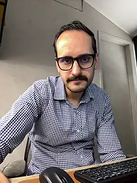 Snapshot of Superdad chatting on December 6, 1:55 pm Superdad online show from December 6, 1:55 pm