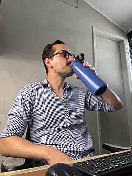 Snapshot of Superdad chatting on December 6, 5:55 pm Superdad online show from December 6, 5:55 pm