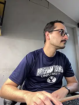 Snapshot of Superdad chatting on December 7, 8:16 pm Superdad online show from December 7, 8:16 pm