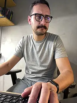 Snapshot of Superdad chatting on September 22, 12:40 pm Superdad online show from September 22, 12:40 pm