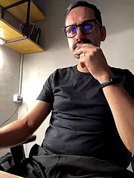 Snapshot of Superdad chatting on December 14, 1:55 am Superdad online show from December 14, 1:55 am