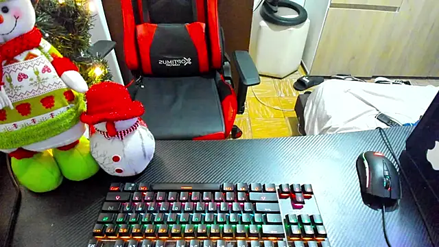 Snapshot of Calihotcaliente277 chatting on December 19, 11:18 am Calihotcaliente277 online show from December 19, 11:18 am