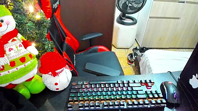 Snapshot of Calihotcaliente277 chatting on December 20, 12:16 pm Calihotcaliente277 online show from December 20, 12:16 pm