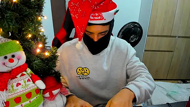 Snapshot of Calihotcaliente277 chatting on December 22, 2:17 am Calihotcaliente277 online show from December 22, 2:17 am