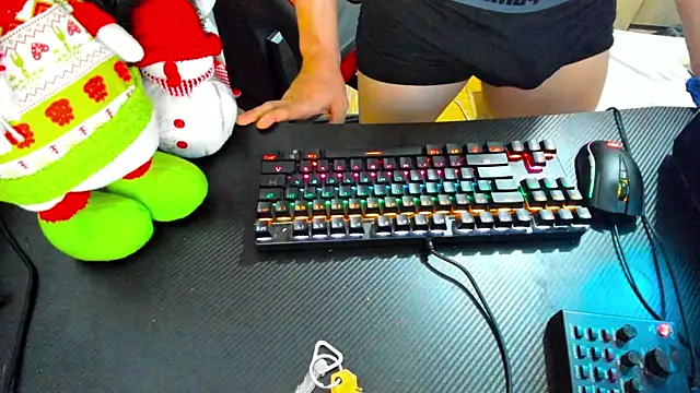 Snapshot of Calihotcaliente277 chatting on December 25, 9:33 pm Calihotcaliente277 online show from December 25, 9:33 pm