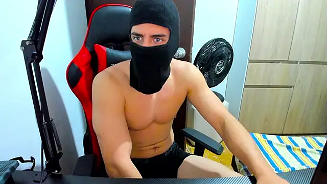 Snapshot of Calihotcaliente277 chatting on January 10, 10:06 am Calihotcaliente277 online show from January 10, 10:06 am