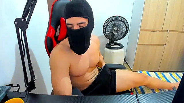 Snapshot of Calihotcaliente277 chatting on January 10, 4:20 pm Calihotcaliente277 online show from January 10, 4:20 pm