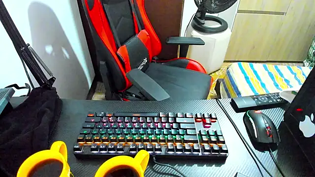 Snapshot of Calihotcaliente277 chatting on January 14, 11:42 am Calihotcaliente277 online show from January 14, 11:42 am