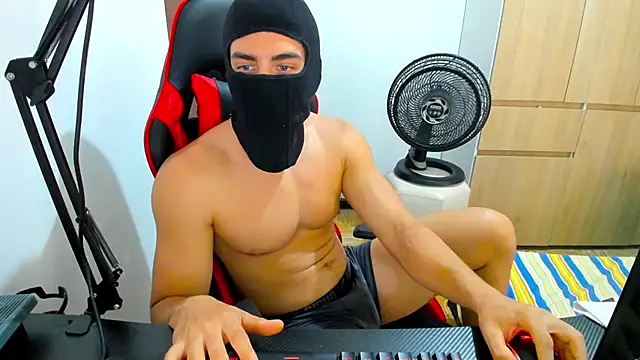 Snapshot of Calihotcaliente277 chatting on January 14, 2:43 pm Calihotcaliente277 online show from January 14, 2:43 pm