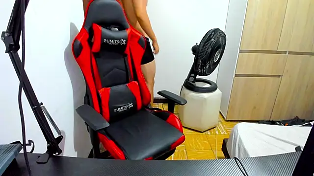 Snapshot of Calihotcaliente277 chatting on January 30, 10:19 am Calihotcaliente277 online show from January 30, 10:19 am