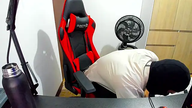 Snapshot of Calihotcaliente277 chatting on February 1, 10:05 am Calihotcaliente277 online show from February 1, 10:05 am