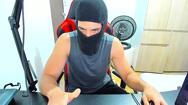 Snapshot of Calihotcaliente277 chatting on February 4, 8:38 pm Calihotcaliente277 online show from February 4, 8:38 pm