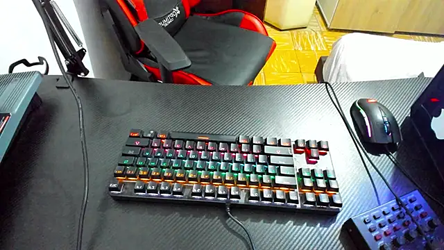 Snapshot of Calihotcaliente277 chatting on February 5, 1:00 pm Calihotcaliente277 online show from February 5, 1:00 pm