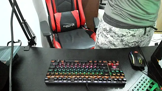 Snapshot of Calihotcaliente277 chatting on February 19, 10:56 am Calihotcaliente277 online show from February 19, 10:56 am