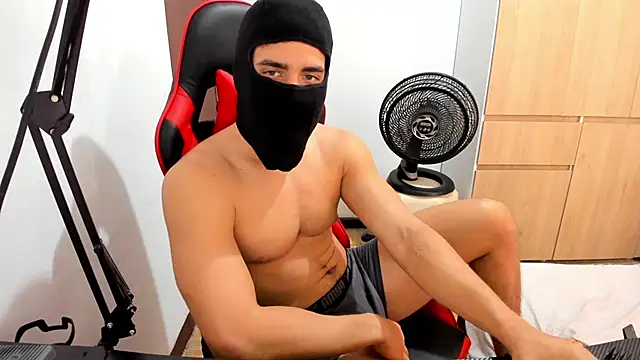 Snapshot of Calihotcaliente277 chatting on March 13, 3:39 pm Calihotcaliente277 online show from March 13, 3:39 pm