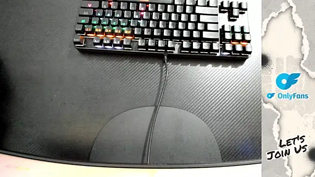 Snapshot of Calihotcaliente277 chatting on October 1, 11:05 am Calihotcaliente277 online show from October 1, 11:05 am