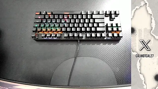 Snapshot of Calihotcaliente277 chatting on October 16, 11:33 am Calihotcaliente277 online show from October 16, 11:33 am