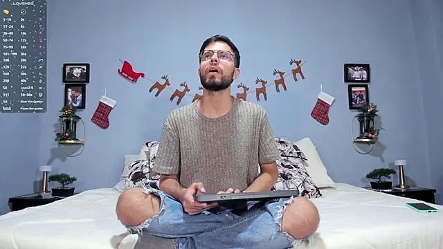 Snapshot of ETHAN_ADAM chatting on December 6, 2:13 am ETHAN ADAM online show from December 6, 2:13 am