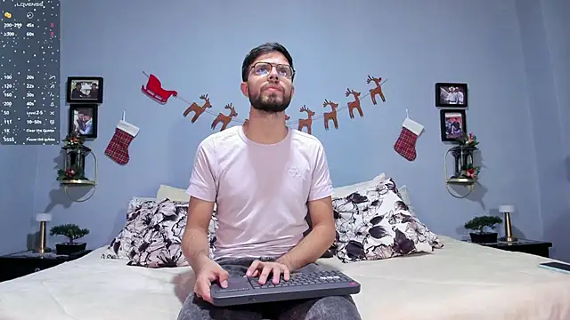 Snapshot of ETHAN_ADAM chatting on December 7, 1:58 am ETHAN ADAM online show from December 7, 1:58 am