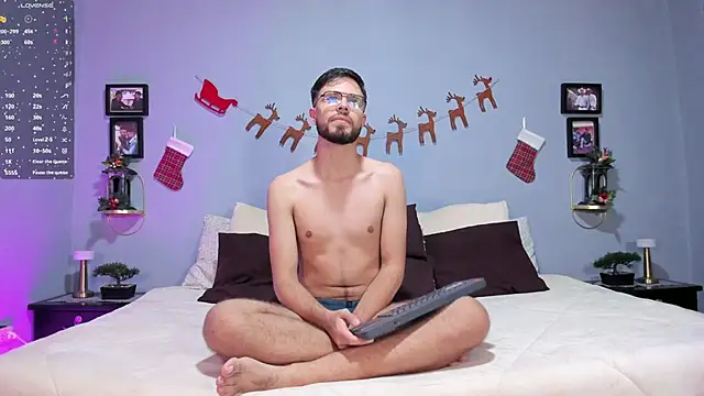 Snapshot of ETHAN_ADAM chatting on December 10, 1:11 am ETHAN ADAM online show from December 10, 1:11 am