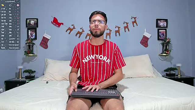 Snapshot of ETHAN_ADAM chatting on December 14, 12:44 am ETHAN ADAM online show from December 14, 12:44 am