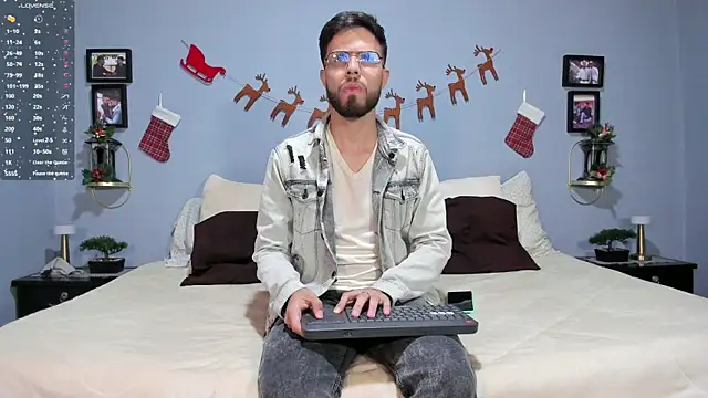 Snapshot of ETHAN_ADAM chatting on December 14, 10:18 pm ETHAN ADAM online show from December 14, 10:18 pm