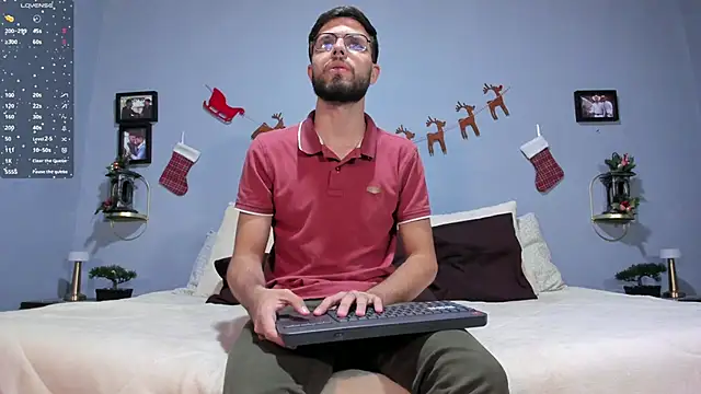 Snapshot of ETHAN_ADAM chatting on December 21, 9:58 pm ETHAN ADAM online show from December 21, 9:58 pm