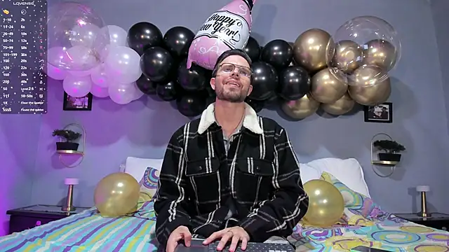 Snapshot of ETHAN_ADAM chatting on December 31, 12:11 am ETHAN ADAM online show from December 31, 12:11 am