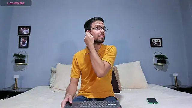 Snapshot of ETHAN_ADAM chatting on January 7, 9:35 pm ETHAN ADAM online show from January 7, 9:35 pm