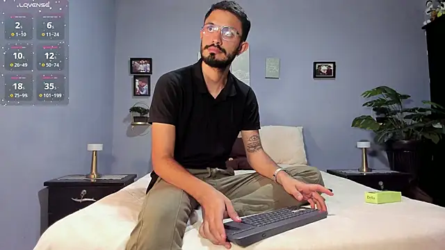 Snapshot of ETHAN_ADAM chatting on February 22, 1:11 am ETHAN ADAM online show from February 22, 1:11 am