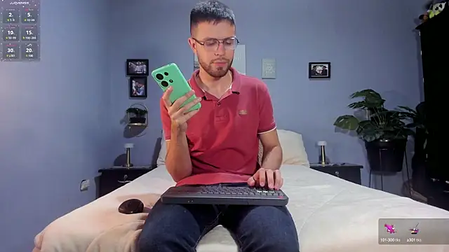 Snapshot of ETHAN_ADAM chatting on March 1, 1:43 am ETHAN ADAM online show from March 1, 1:43 am