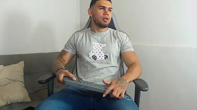 Aaron Hunter  online show from October 7, 3:53 pm