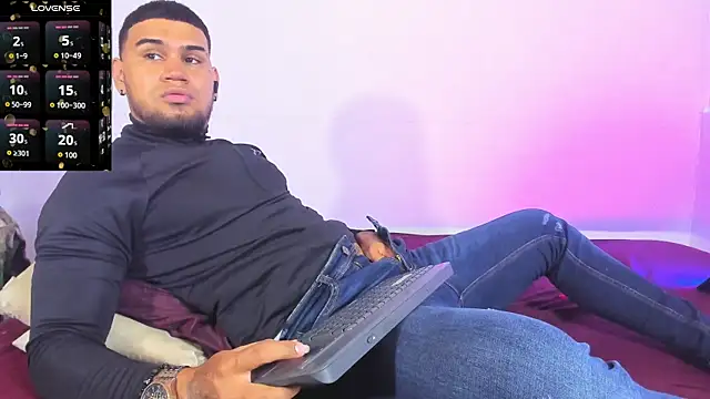 Aaron Hunter  online show from November 3, 11:04 pm