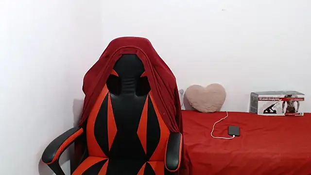 Snapshot of madelyn30 chatting on November 29, 10:57 pm madelyn30 online show from November 29, 10:57 pm