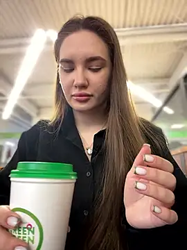 Holly Molii online show from December 6, 5:20 am