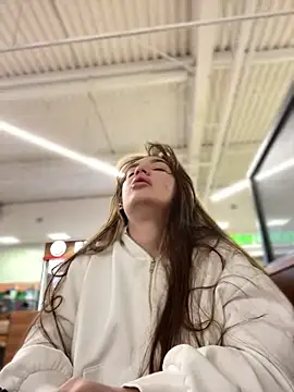 Holly Molii online show from December 7, 8:22 am