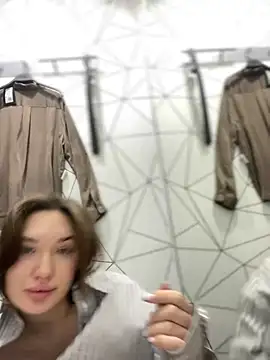 Holly Molii online show from December 12, 8:25 am