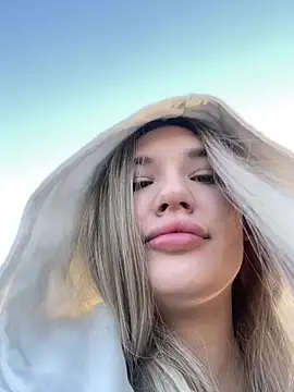 Holly Molii online show from December 19, 5:18 am