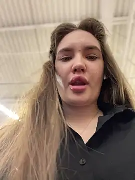 Holly Molii online show from December 28, 8:37 am