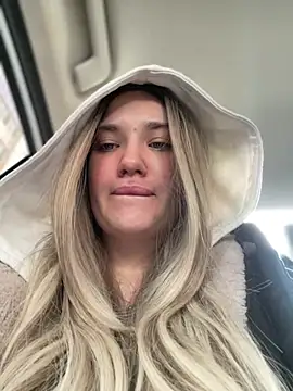 Holly Molii online show from December 29, 5:31 am