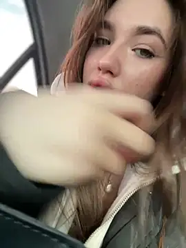 Holly Molii online show from January 18, 8:20 am