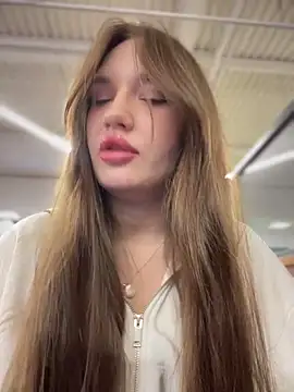 Holly Molii online show from March 19, 10:00 am