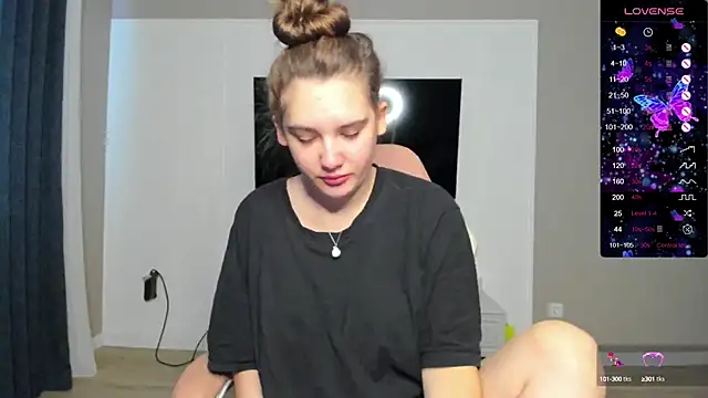 Holly Molii online show from September 21, 12:01 am