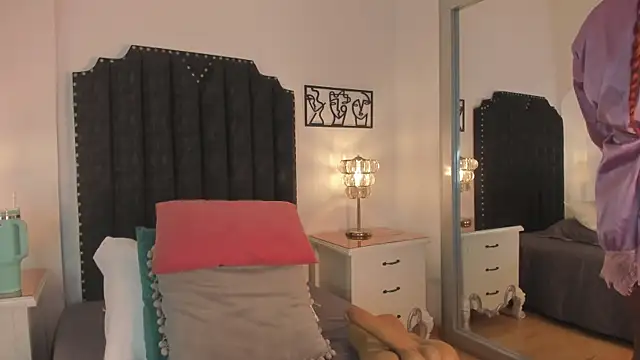 Snapshot of SamanthaBrown69 chatting on September 28, 3:45 am SamanthaBrown69 online show from September 28, 3:45 am