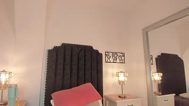 Snapshot of SamanthaBrown69 chatting on October 1, 3:45 am SamanthaBrown69 online show from October 1, 3:45 am